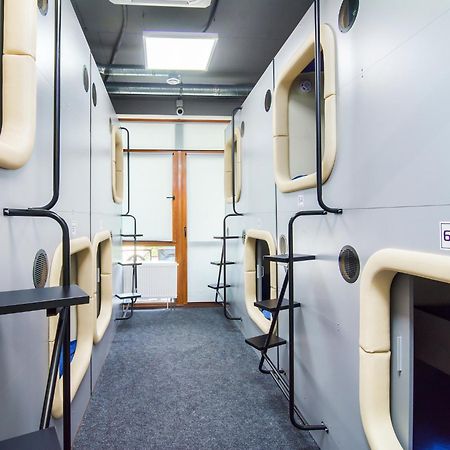 Av-1 Capsule Hotel Kiev Esterno foto