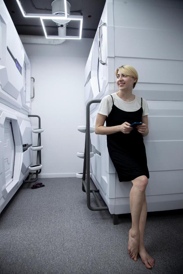 Av-1 Capsule Hotel Kiev Esterno foto