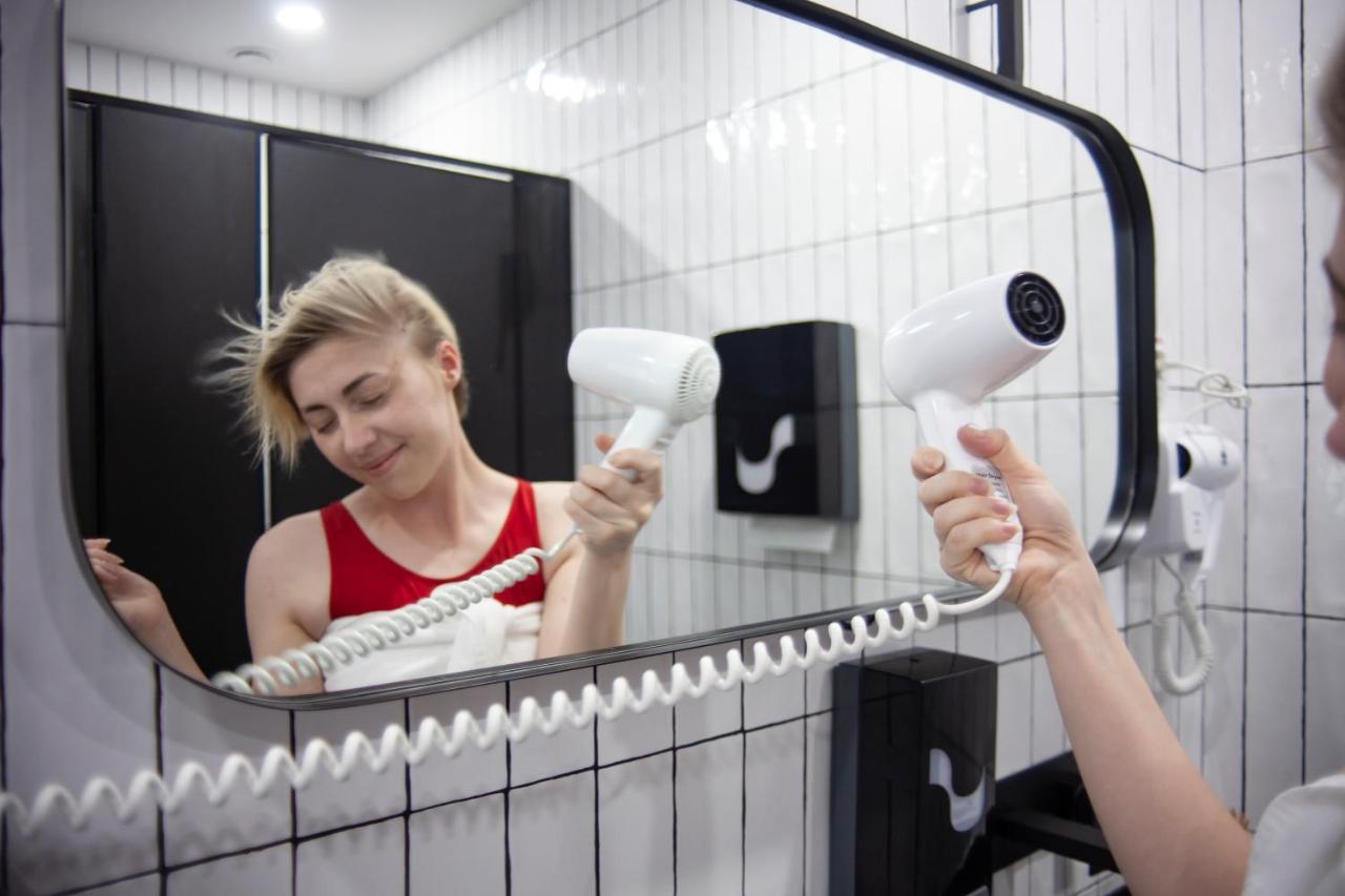 Av-1 Capsule Hotel Kiev Esterno foto