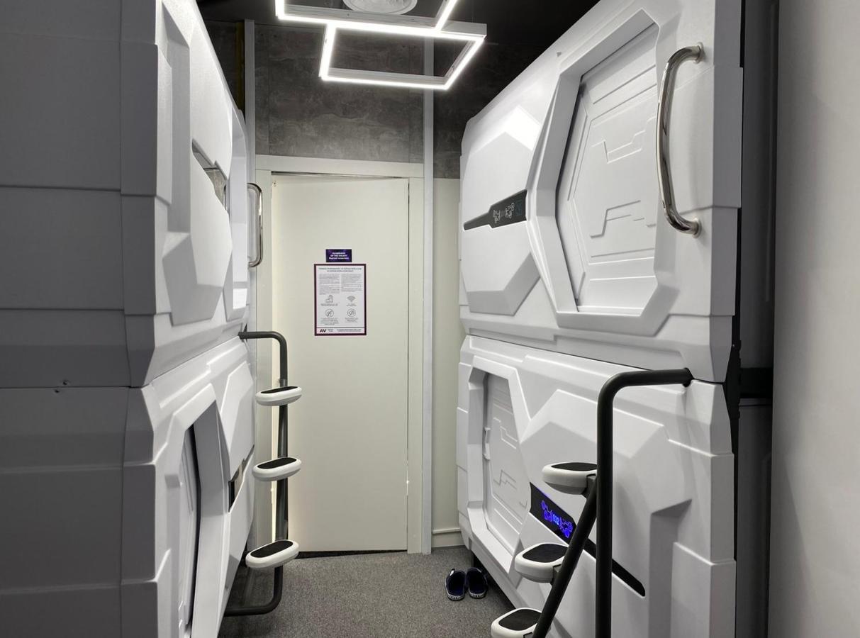 Av-1 Capsule Hotel Kiev Esterno foto