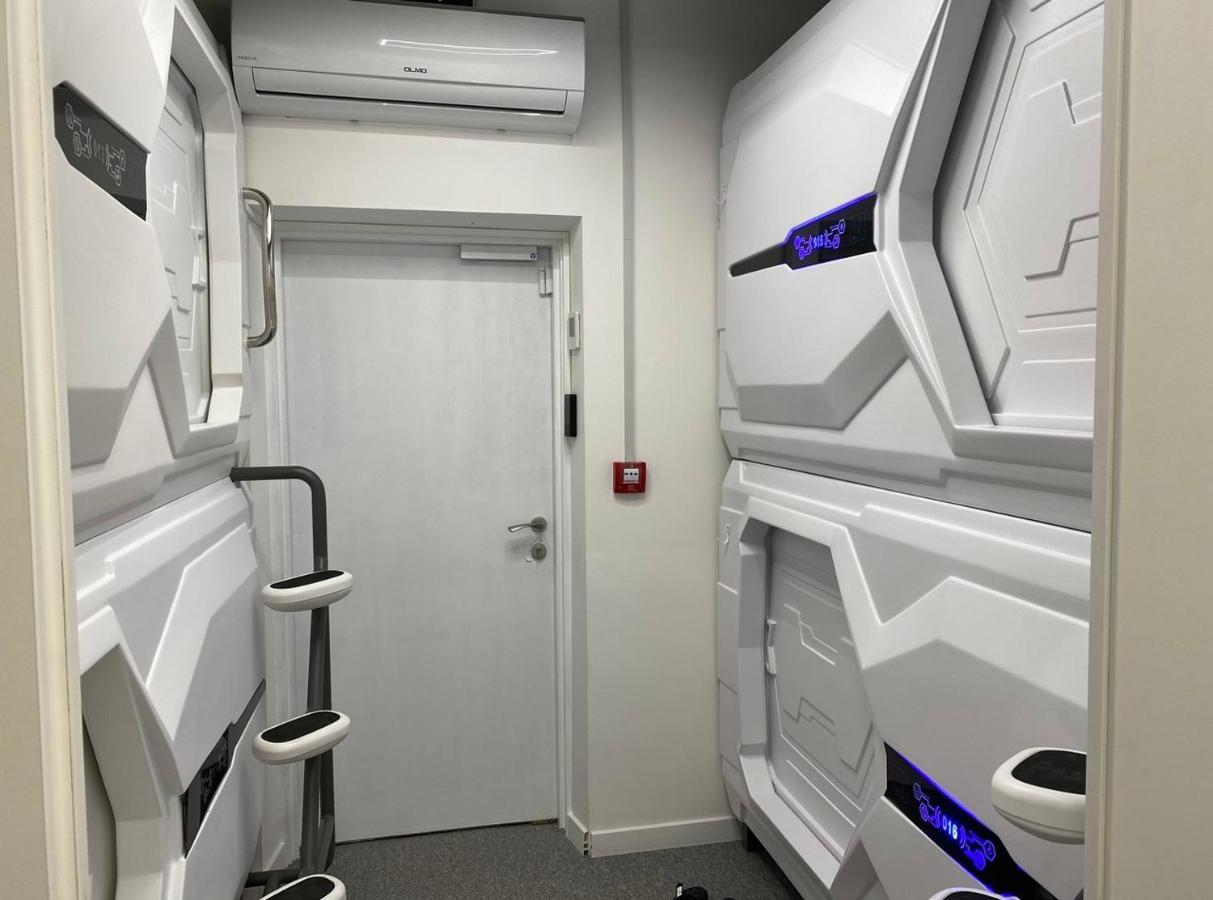 Av-1 Capsule Hotel Kiev Esterno foto