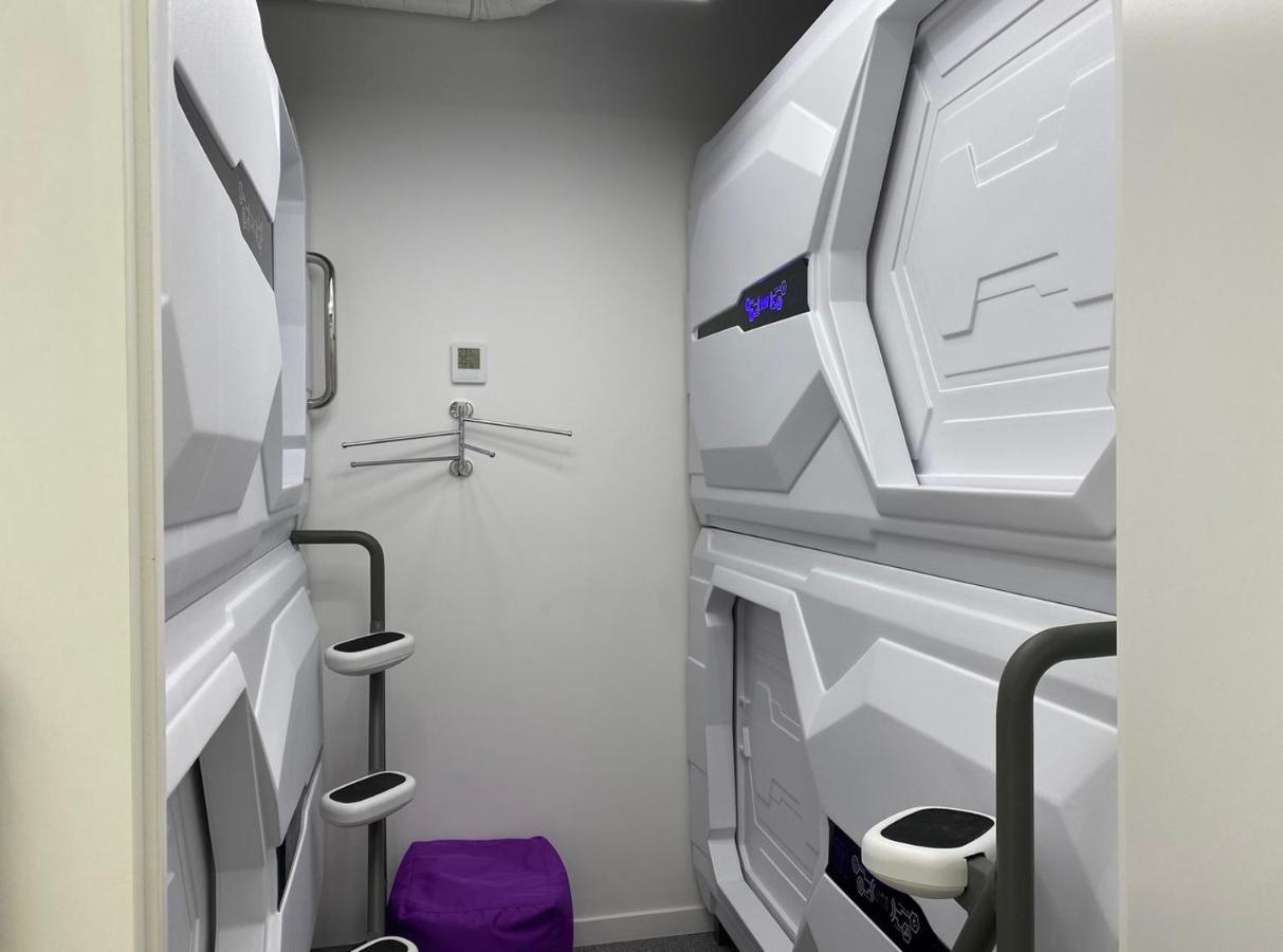 Av-1 Capsule Hotel Kiev Esterno foto