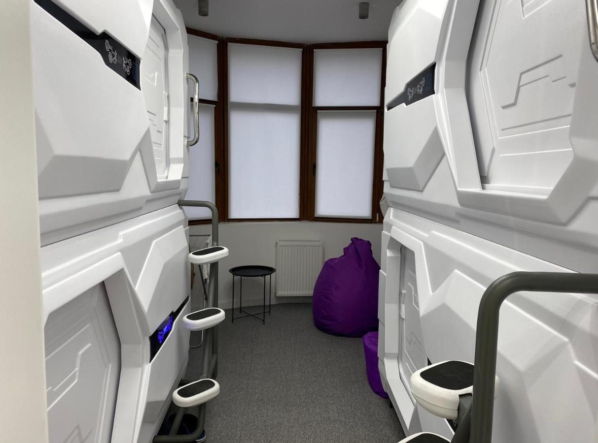 Av-1 Capsule Hotel Kiev Esterno foto