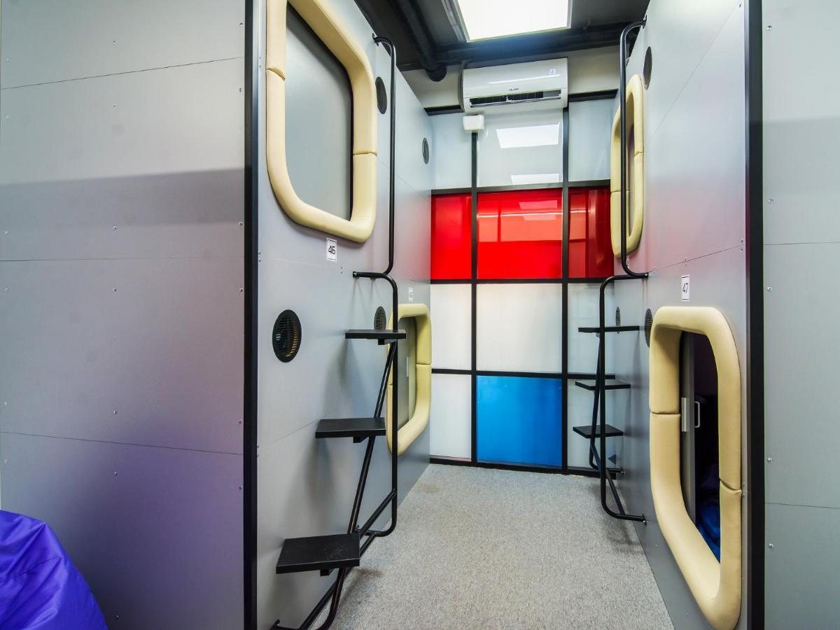 Av-1 Capsule Hotel Kiev Esterno foto