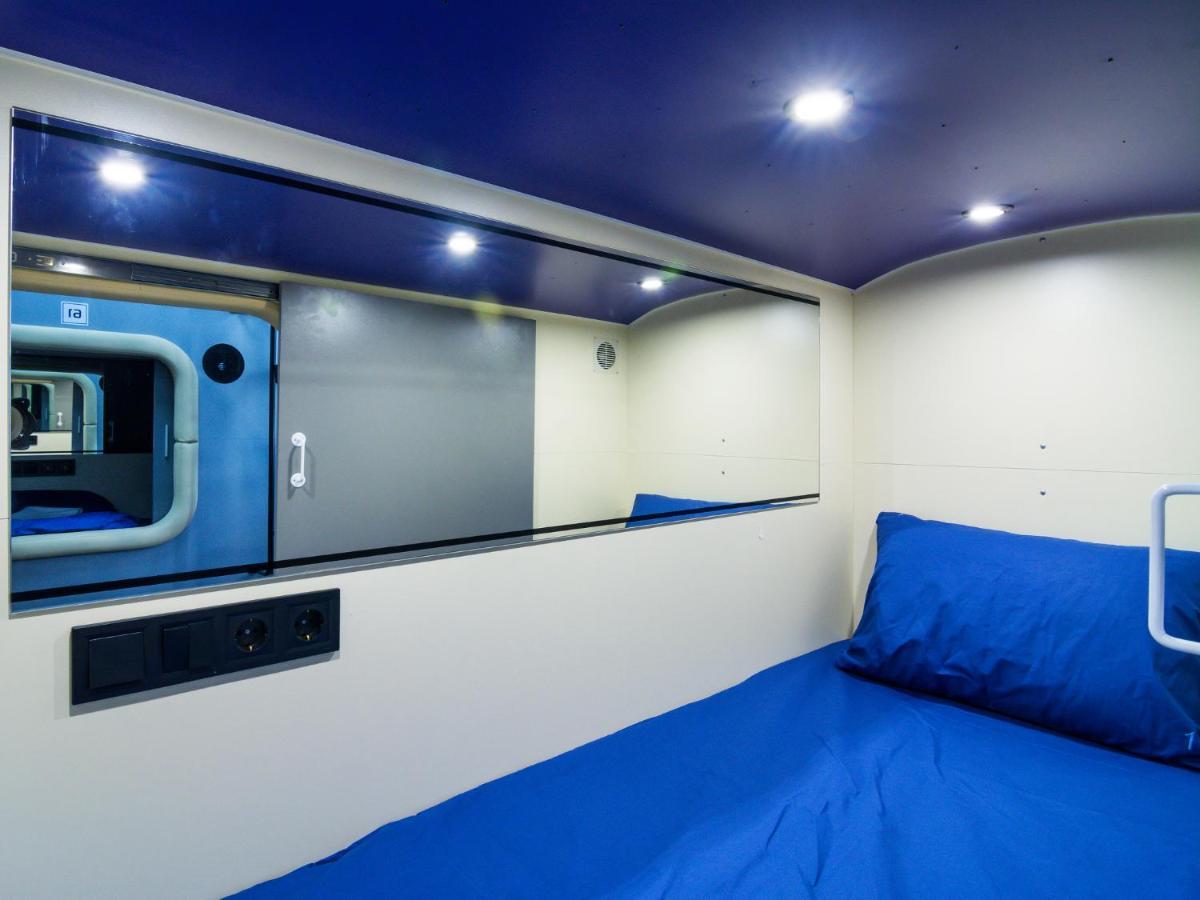 Av-1 Capsule Hotel Kiev Esterno foto