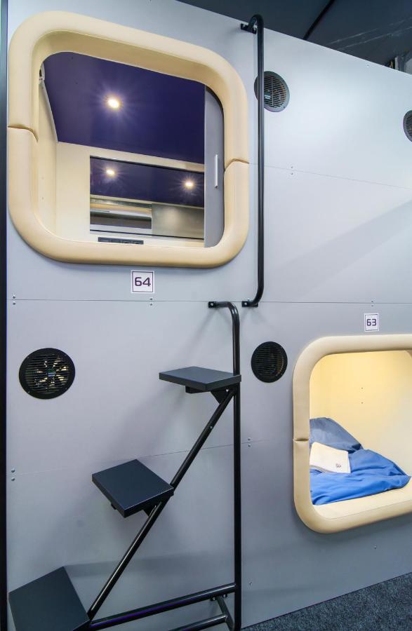 Av-1 Capsule Hotel Kiev Esterno foto