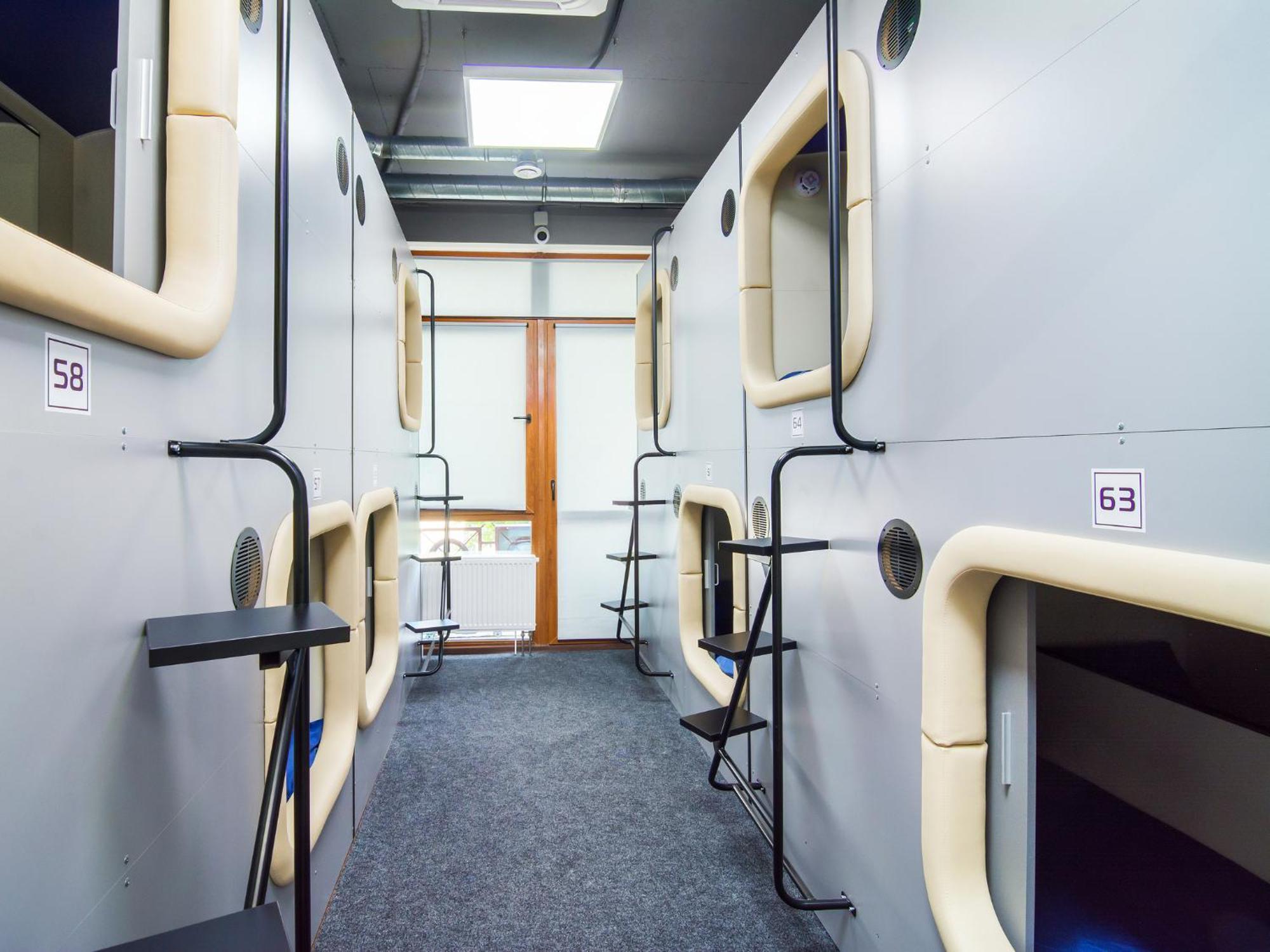 Av-1 Capsule Hotel Kiev Esterno foto