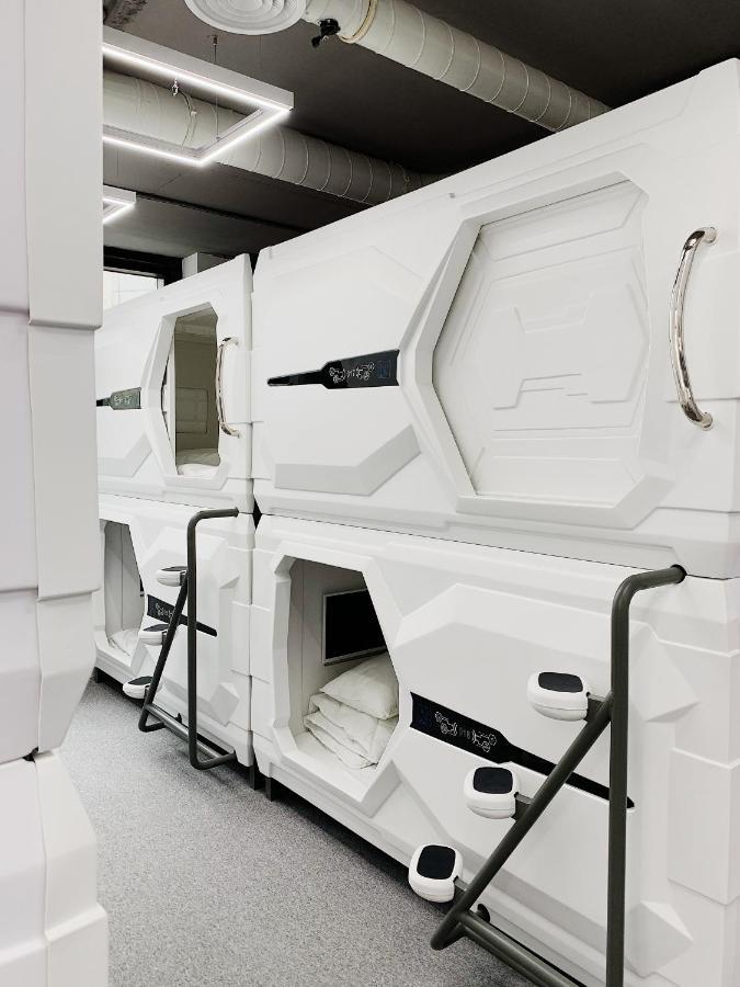 Av-1 Capsule Hotel Kiev Esterno foto